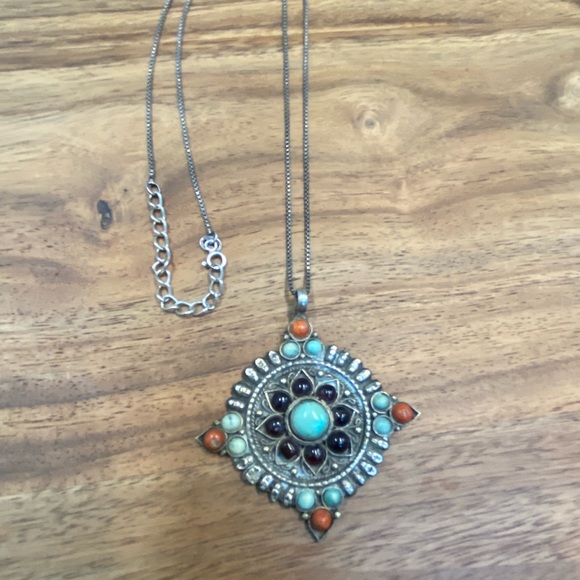 Four point star/mandala/ flower pendant. Turquoise and other gemstones - Picture 4 of 6
